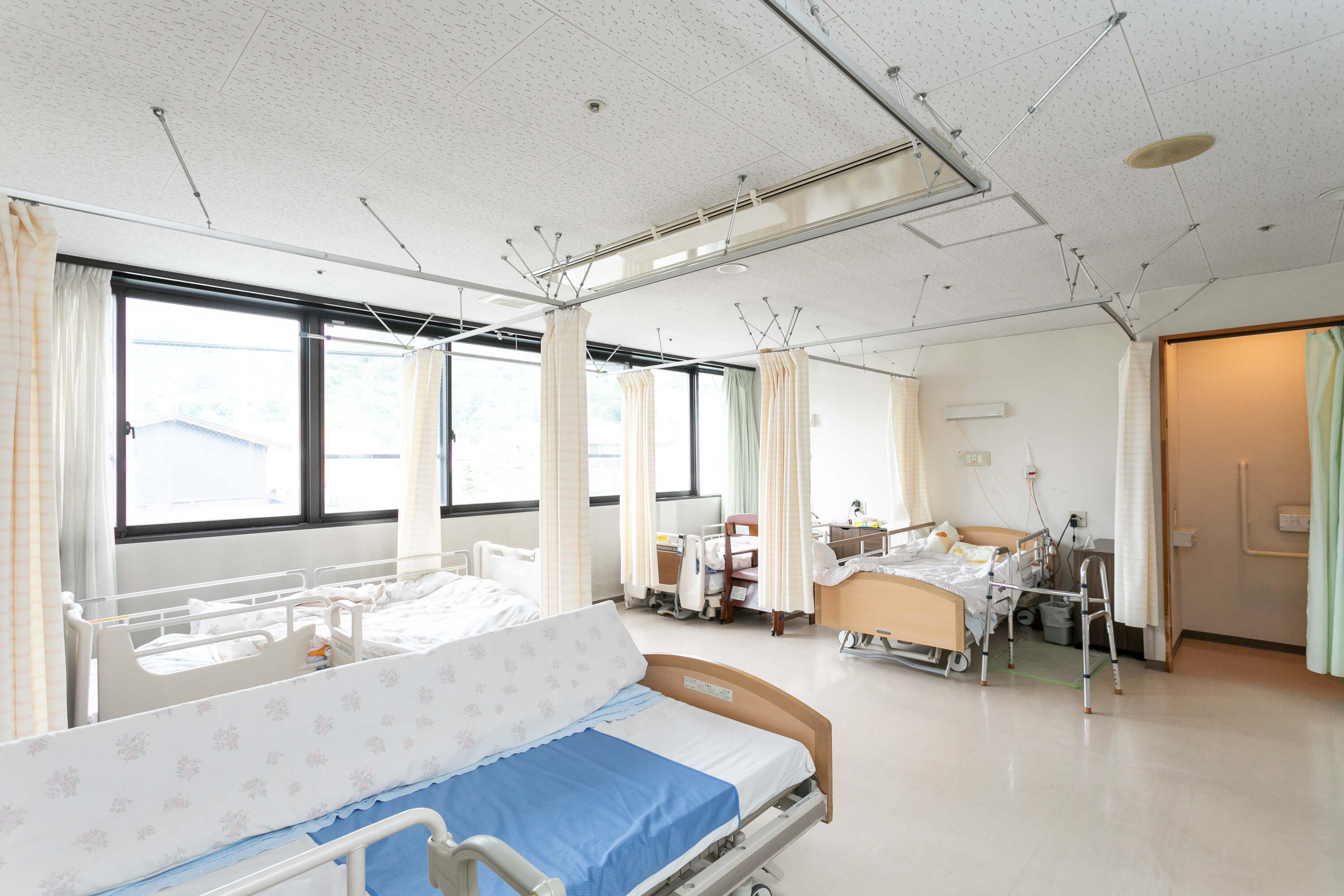 Inside-kyoshitu-4nin